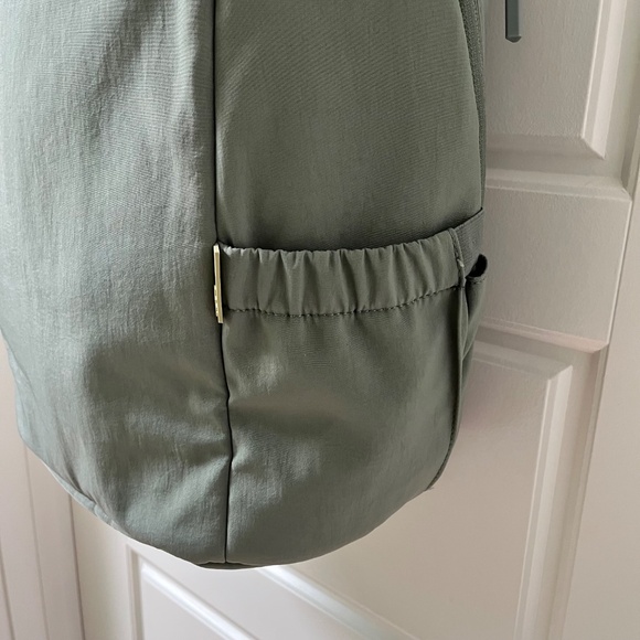 FWD Pleated 18L Backpack - Picture 5 of 10